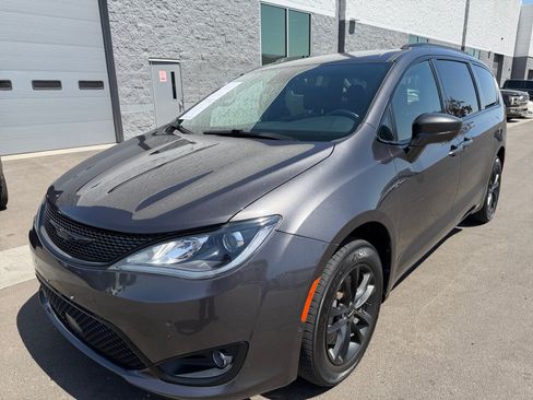 Used 2020 Chrysler Pacifica Touring-L w/ Advanced Safetytec Group AWD/4WD image 10