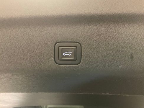Used 2024 GMC Yukon XL AT4 w/ AT4 Premium Package AWD/4WD image 34