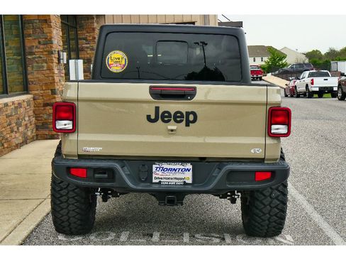 Used 2022 Jeep Gladiator Sport AWD/4WD image 4