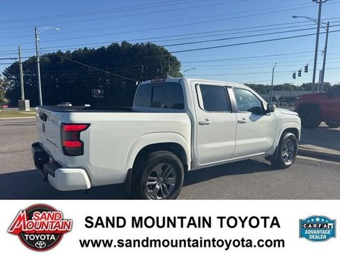 Used 2025 Nissan Frontier SV w/ SV Convenience Package RWD image 3