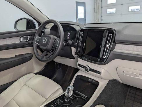 Used 2025 Volvo XC40 B5 Plus w/ Protection Package Premier AWD/4WD image 45