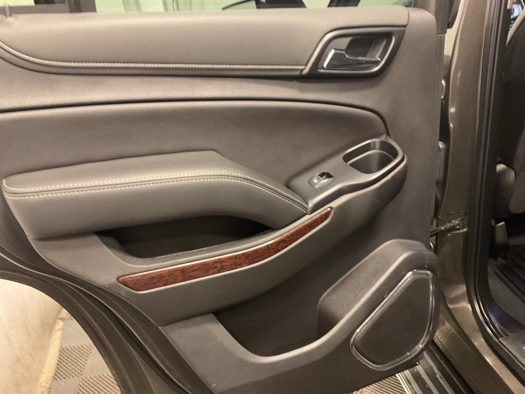 Used 2020 GMC Yukon SLT w/ Premium Edition AWD/4WD image 32