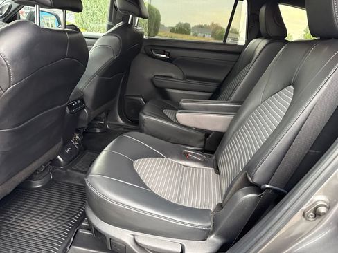 Used 2024 Toyota Highlander XSE AWD/4WD image 18
