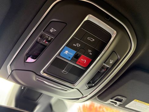 New 2025 Jeep Grand Cherokee Limited w/ Black Appearance Package image 21