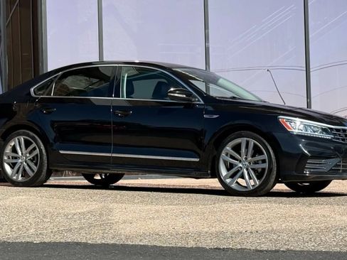 Used 2017 Volkswagen Passat 1.8T R-Line image 16