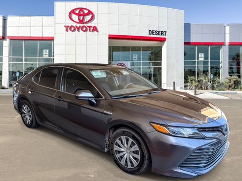 Used 2019 Toyota Camry LE FWD image 1