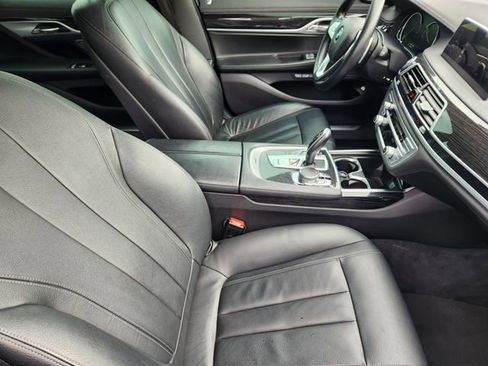 Used 2017 BMW 740i image 14