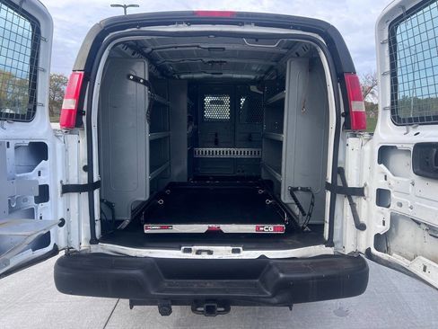 Used 2015 Chevrolet Express 2500 image 17