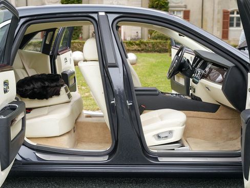 Used 2011 Rolls-Royce Ghost image 36