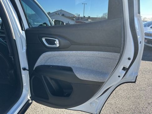 Used 2023 Jeep Compass Latitude w/ Convenience Group image 19