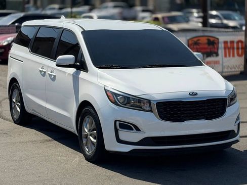 Used 2020 Kia Sedona LX FWD image 2
