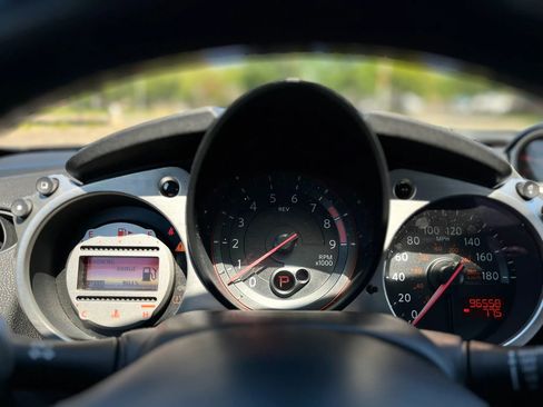 Used 2011 Nissan 370Z Touring w/ Sport Pkg RWD image 18