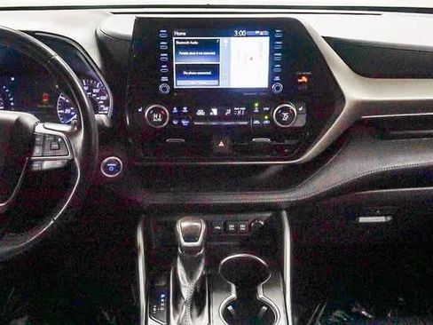 Certified 2021 Toyota Highlander XLE image 16