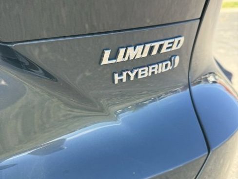 Certified 2021 Toyota Venza Limited image 9