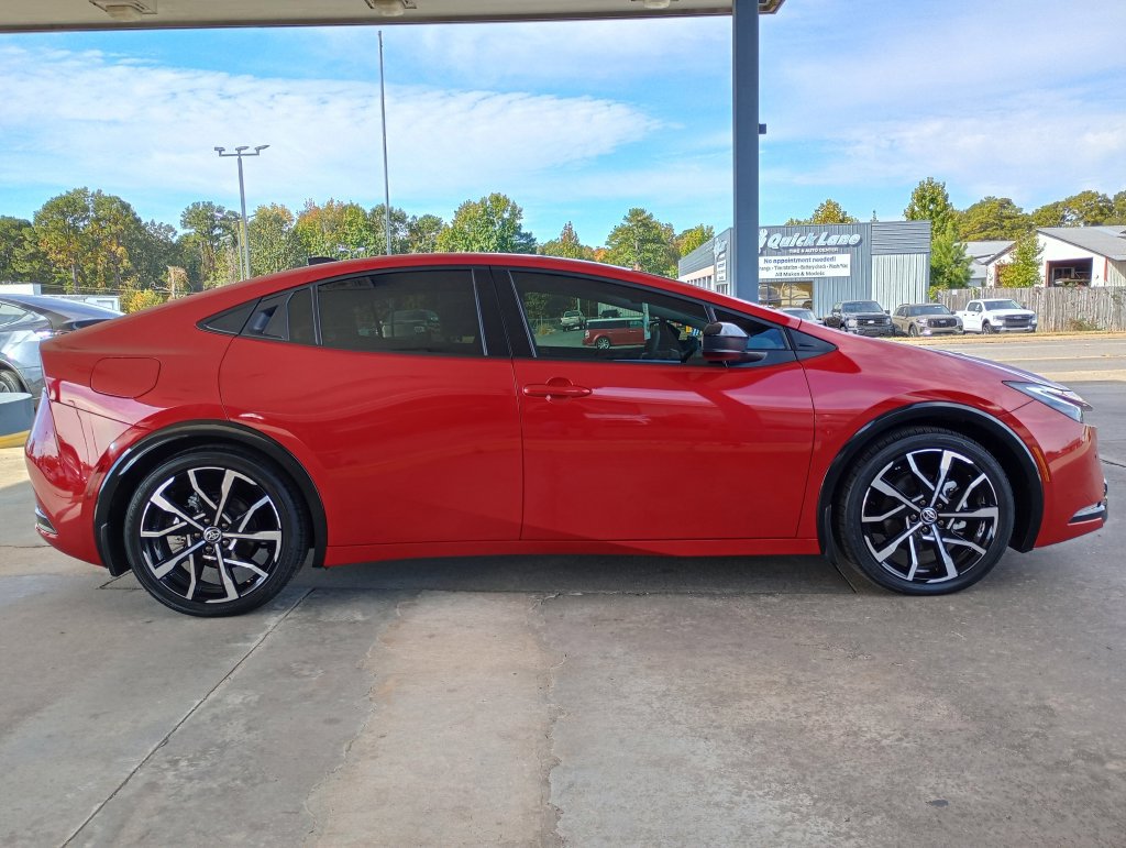 Used 2026 Toyota Prius Plug-In Hybrid FWD image 6