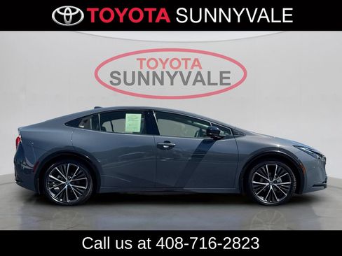 Used 2024 Toyota Prius XLE FWD image 9