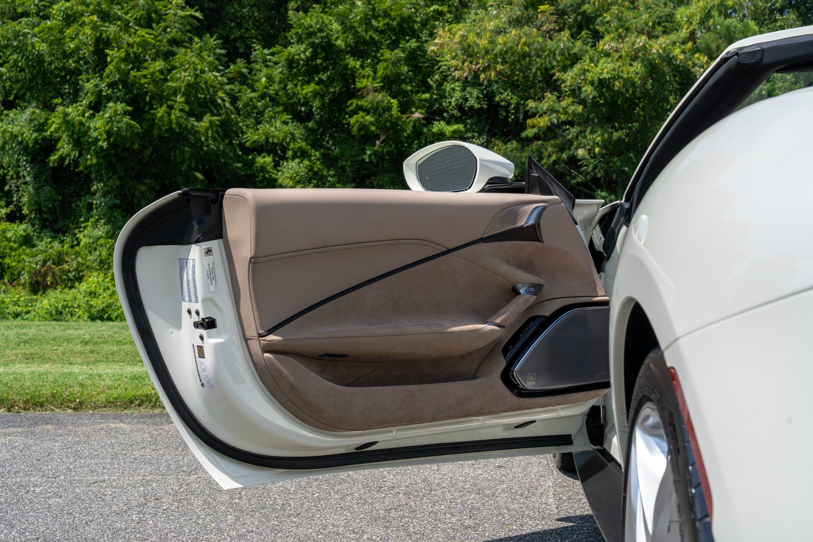 Used 2024 Ferrari Roma Spider RWD image 27