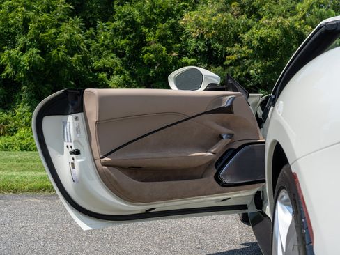Used 2024 Ferrari Roma Spider RWD image 27