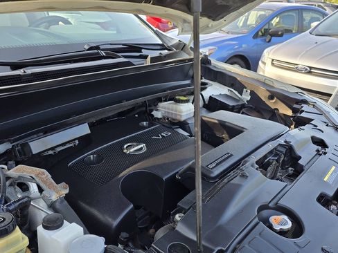 Used 2016 Nissan Pathfinder SV AWD/4WD image 30