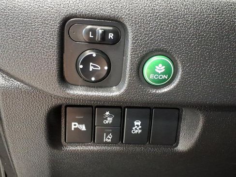 Used 2019 Honda Pilot AWD Touring image 16