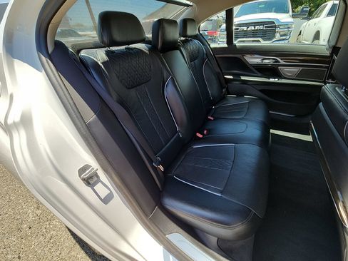 Used 2022 BMW 740i w/ Premium Package RWD image 28