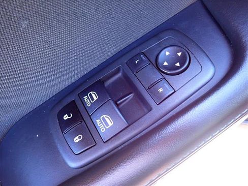 Used 2022 Dodge Challenger SXT RWD image 12
