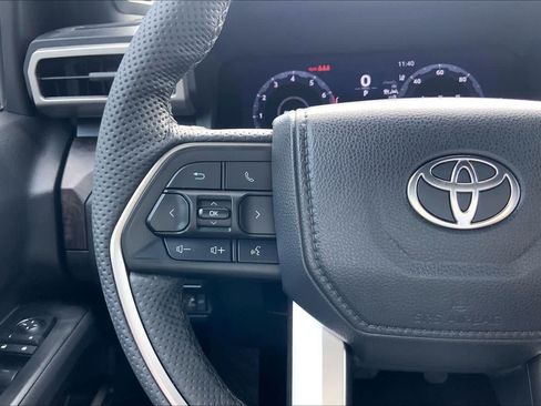 Used 2025 Toyota Tacoma Limited AWD/4WD image 23
