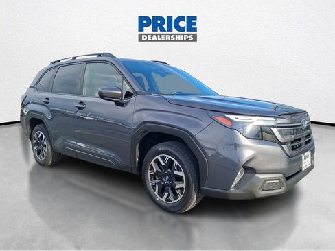 Used 2025 Subaru Forester Premium AWD/4WD image 1