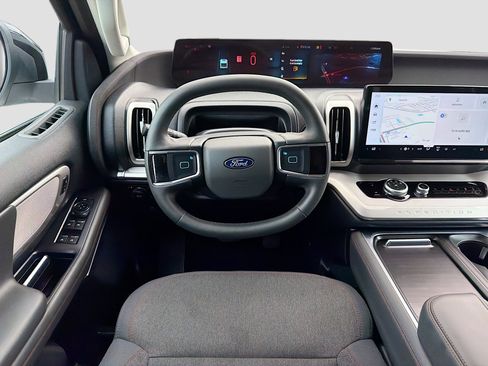 Used 2025 Ford Expedition Active image 18