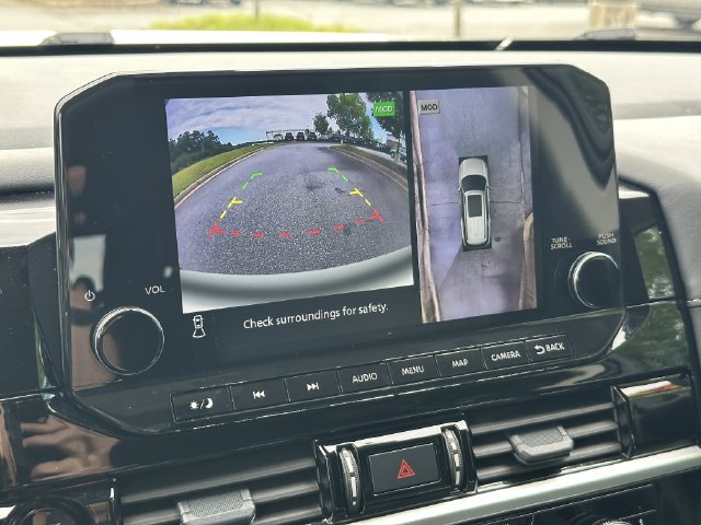 Certified 2025 Nissan Pathfinder SL FWD image 32