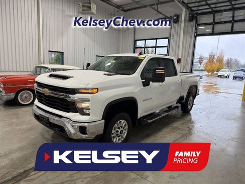 Used 2024 Chevrolet Silverado 2500 LT image 1