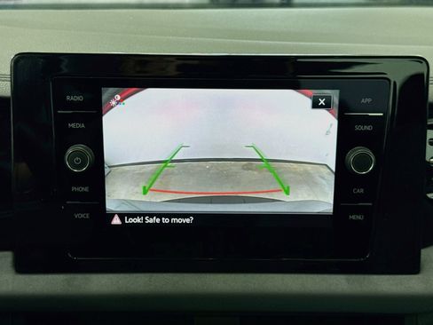 Used 2025 Volkswagen Jetta SE FWD image 22