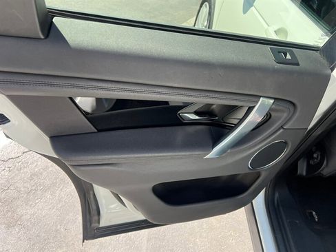 Used 2020 Land Rover Discovery Sport image 22