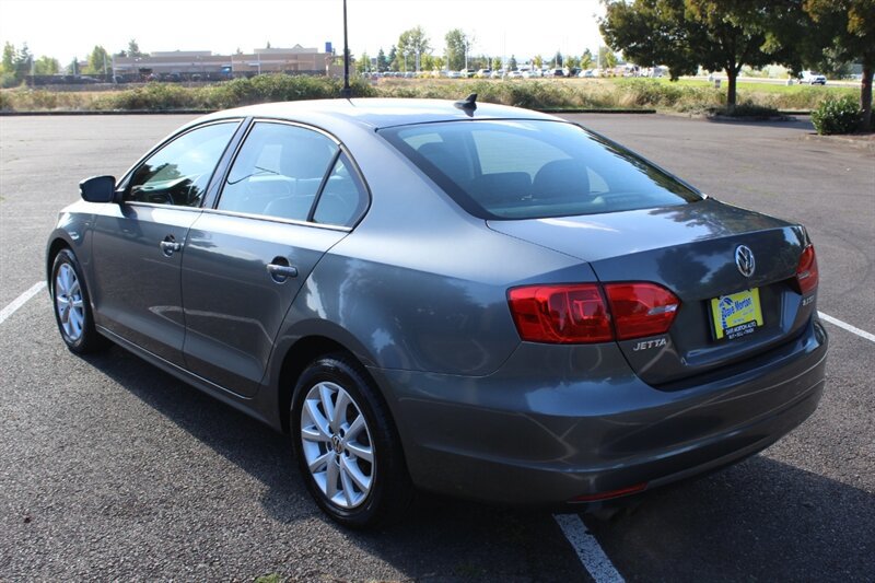 Used 2012 Volkswagen Jetta SE FWD image 3