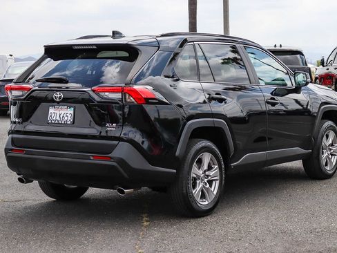 Used 2022 Toyota RAV4 XLE w/ Carpet Mat Package (TMS) AWD/4WD image 5