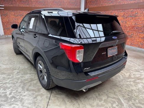 Used 2022 Ford Explorer XLT w/ Equipment Group 202A AWD/4WD image 2