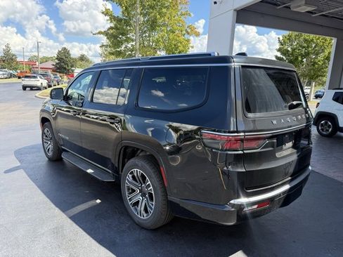 Used 2024 Jeep Wagoneer Series II w/ Flexible Seating Group image 6