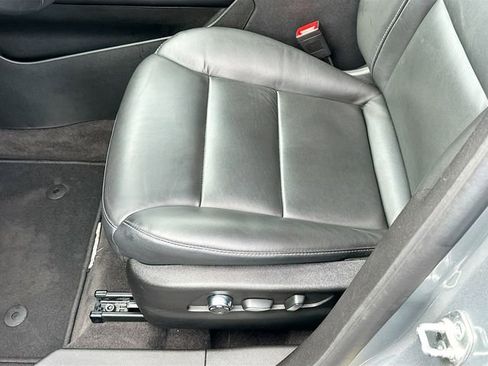 Used 2025 Cadillac XT4 Premium Luxury image 19