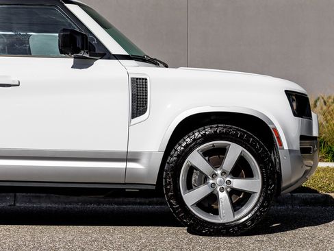 Used 2023 Land Rover Defender 130 SE image 13