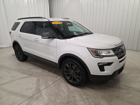 Used 2019 Ford Explorer XLT w/ Equipment Group 202A AWD/4WD image 7