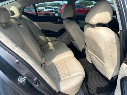Used 2016 Nissan Maxima Platinum w/ Interior Lighting Package FWD image 15