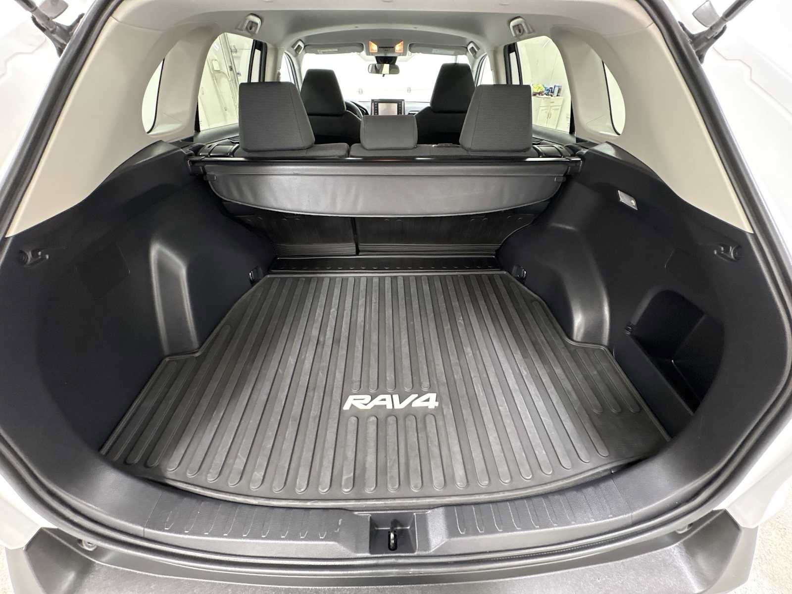 Certified 2021 Toyota RAV4 LE AWD/4WD image 27