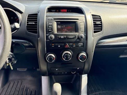 Used 2013 Kia Sorento LX w/ Convenience Pkg FWD image 20