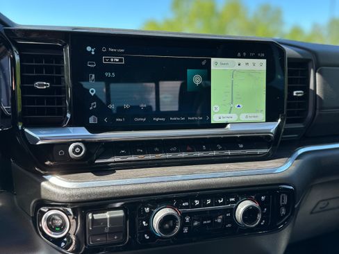 Used 2022 Chevrolet Silverado 1500 LTZ w/ LTZ Premium Package AWD/4WD image 11
