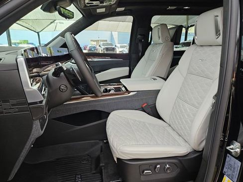 Certified 2026 Cadillac Escalade ESV Platinum Sport w/ LPO, ONYX Package image 25