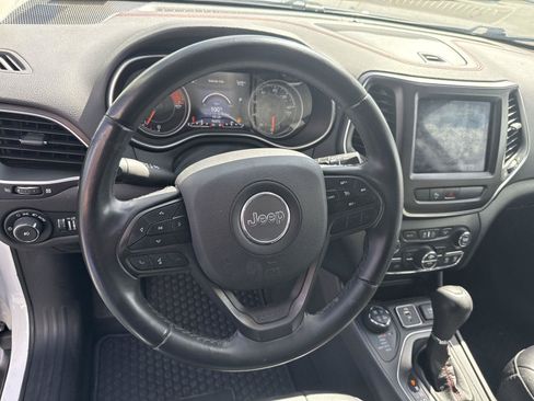 Used 2019 Jeep Cherokee Trailhawk AWD/4WD image 15