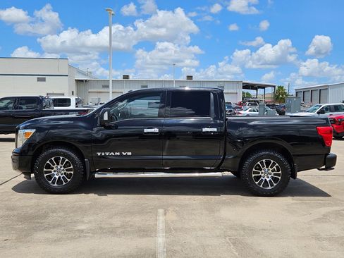 Used 2020 Nissan Titan SV w/ SV Convenience Package RWD image 7