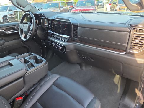 Used 2025 GMC Sierra 1500 SLT AWD/4WD image 19