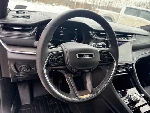 Used 2022 Jeep Grand Cherokee Overland image 15