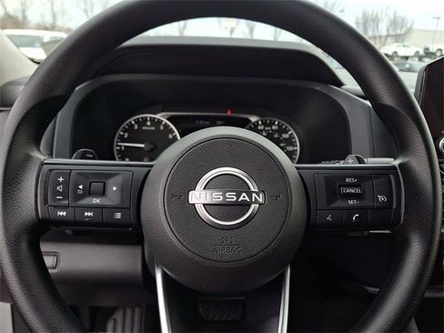 Used 2024 Nissan Pathfinder S image 19